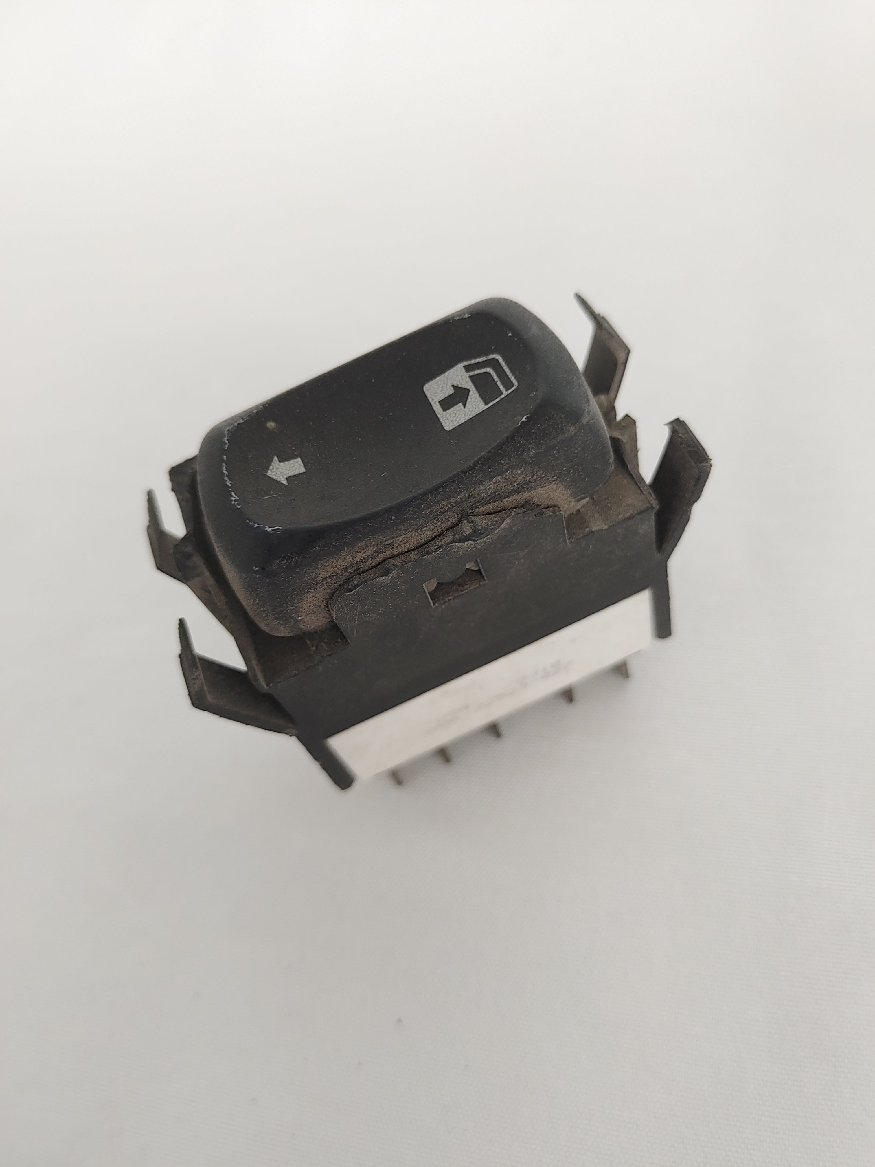 Damaged Freightliner Right Hand Window Rocker Switch - P/N: A06-22523-027 (8259412295996)
