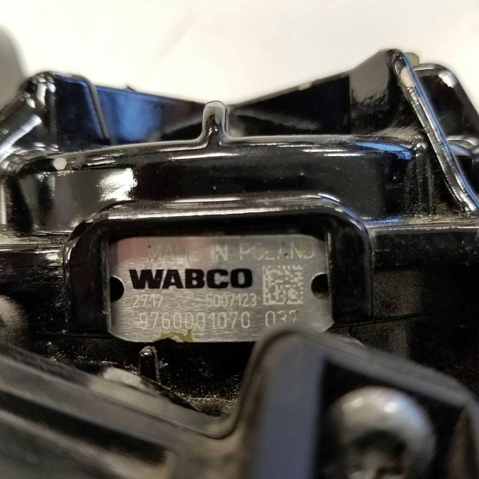 Used Wabco 7 Port Antilock Braking Modulator Valve - P/N:  9760001070 (8245433073980)