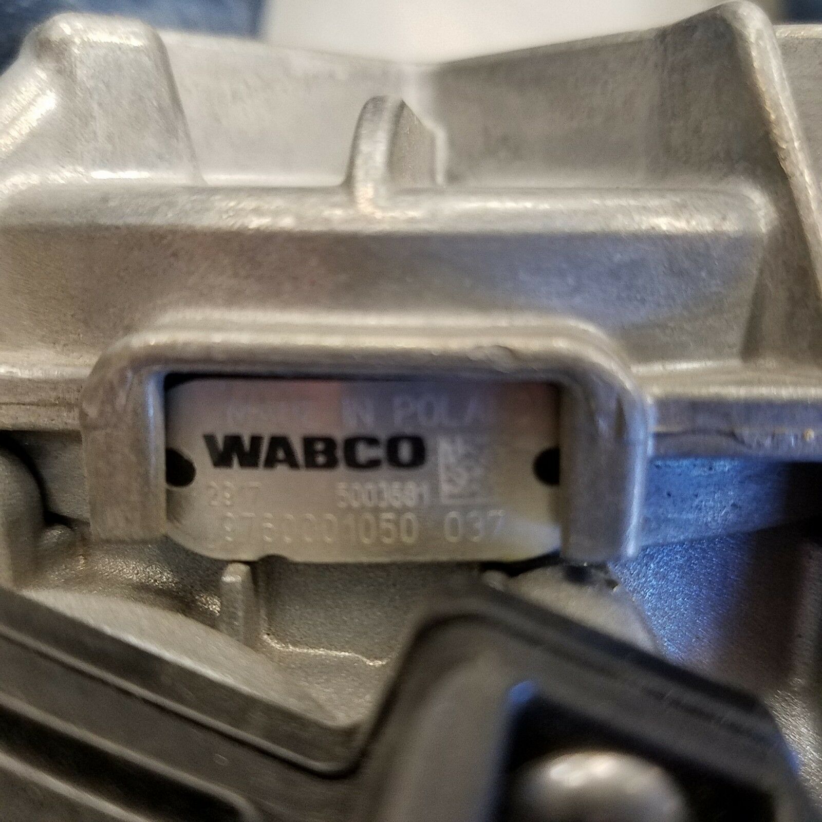 Wabco Anti Lock Braking System--6-Port Tractor ABS Valve Combo - P/N: 9760001050 (3939682222166)