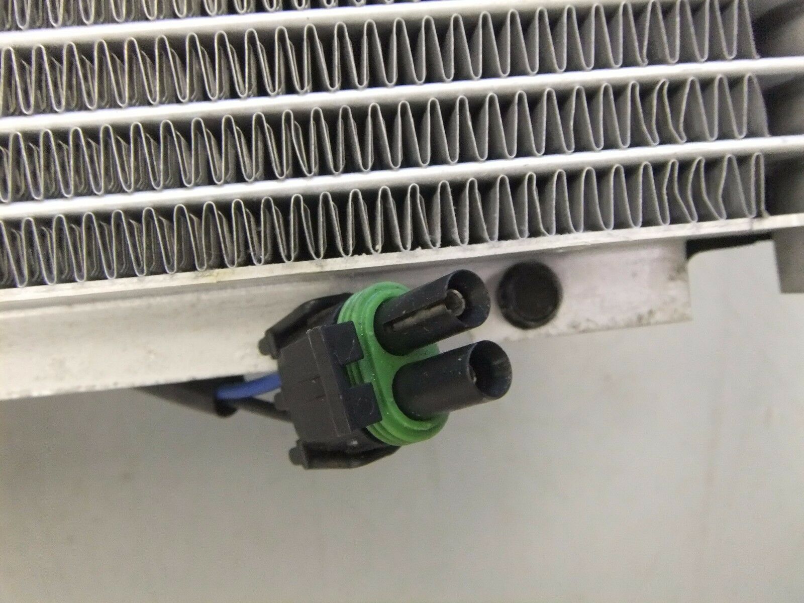 Damaged Evans AC Condenser with SPAL 12V Fan--P/N  22-62285-000, VA10-AP50/C 25S (3965134110806)