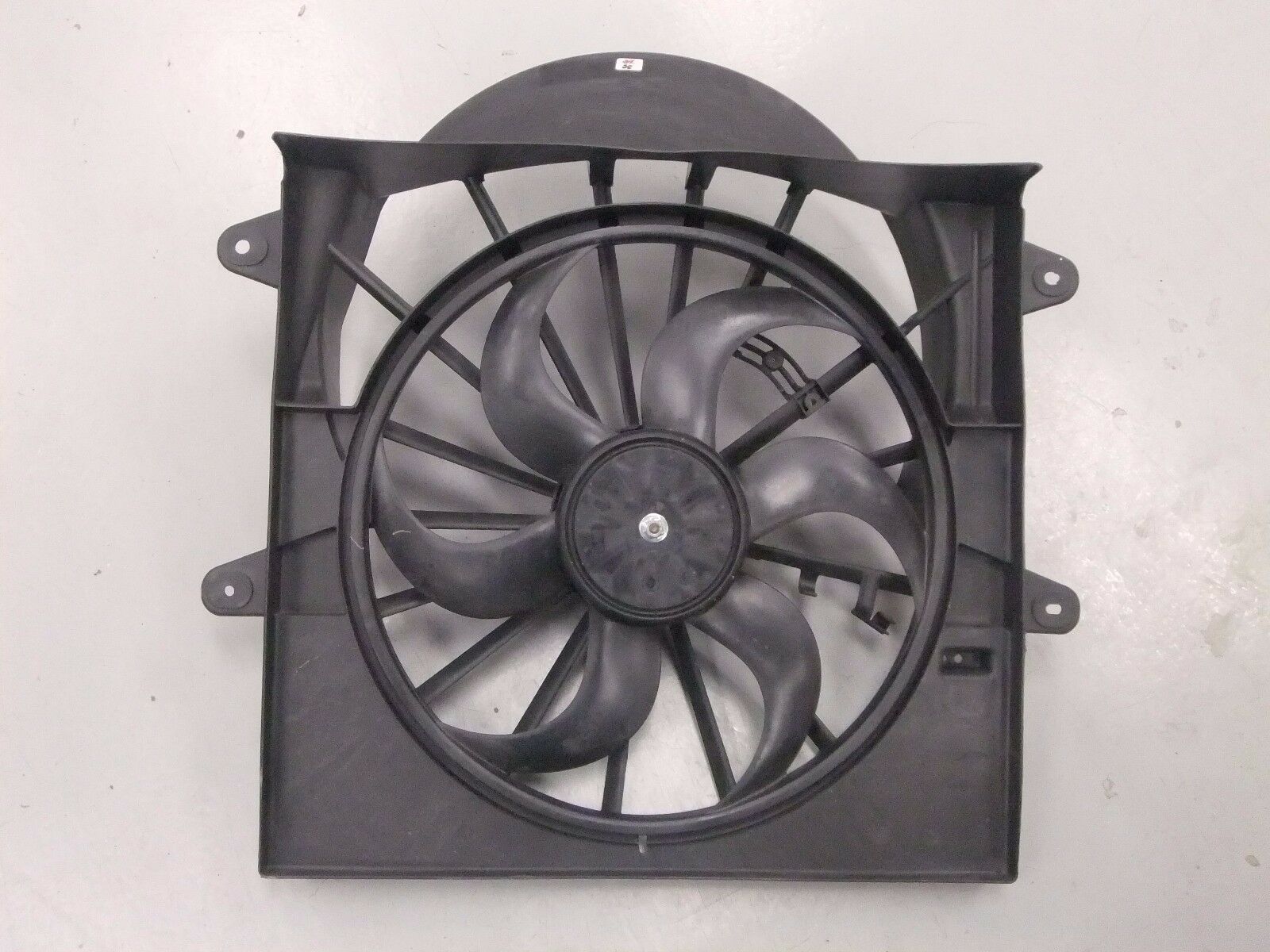 Sunbelt Radiators Single Fan Assembly - Jeep Grand Cherokee - Model  AM67004A (4023640326230)