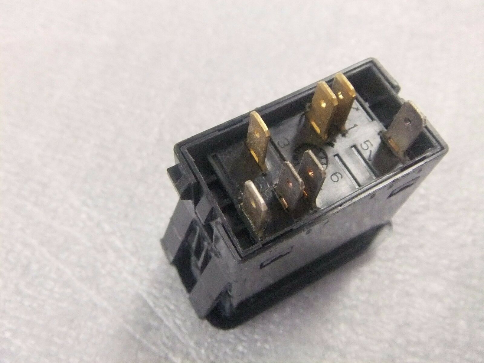 Freightliner Rocker Switch .4VA 28VDC Resistive--12V Lamp--P/N  A06-86377-303 (3939721904214)