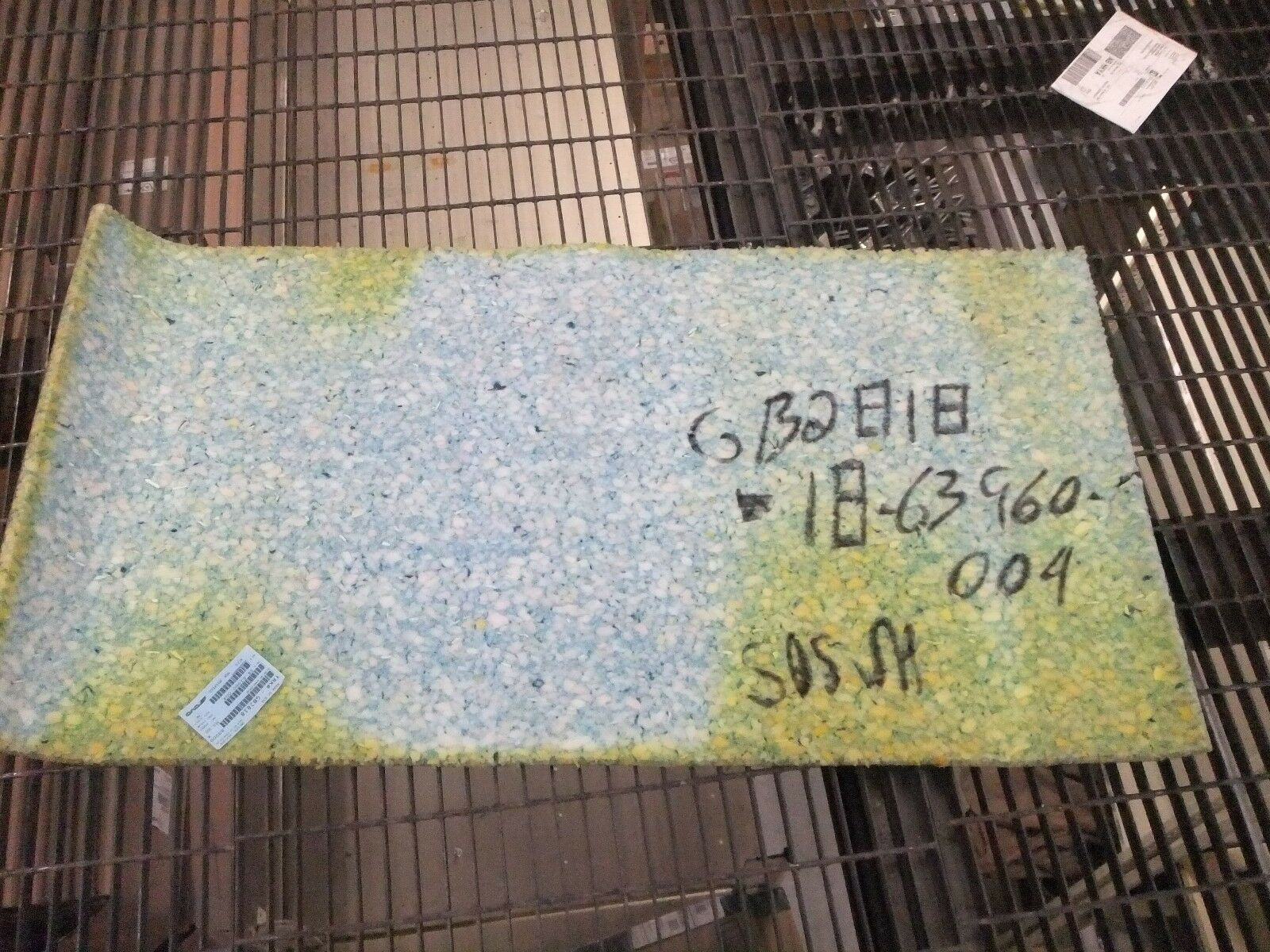 CASCADIA 125 RH FLOOR COVERING - P/N  18-63960-004 (3939540762710)