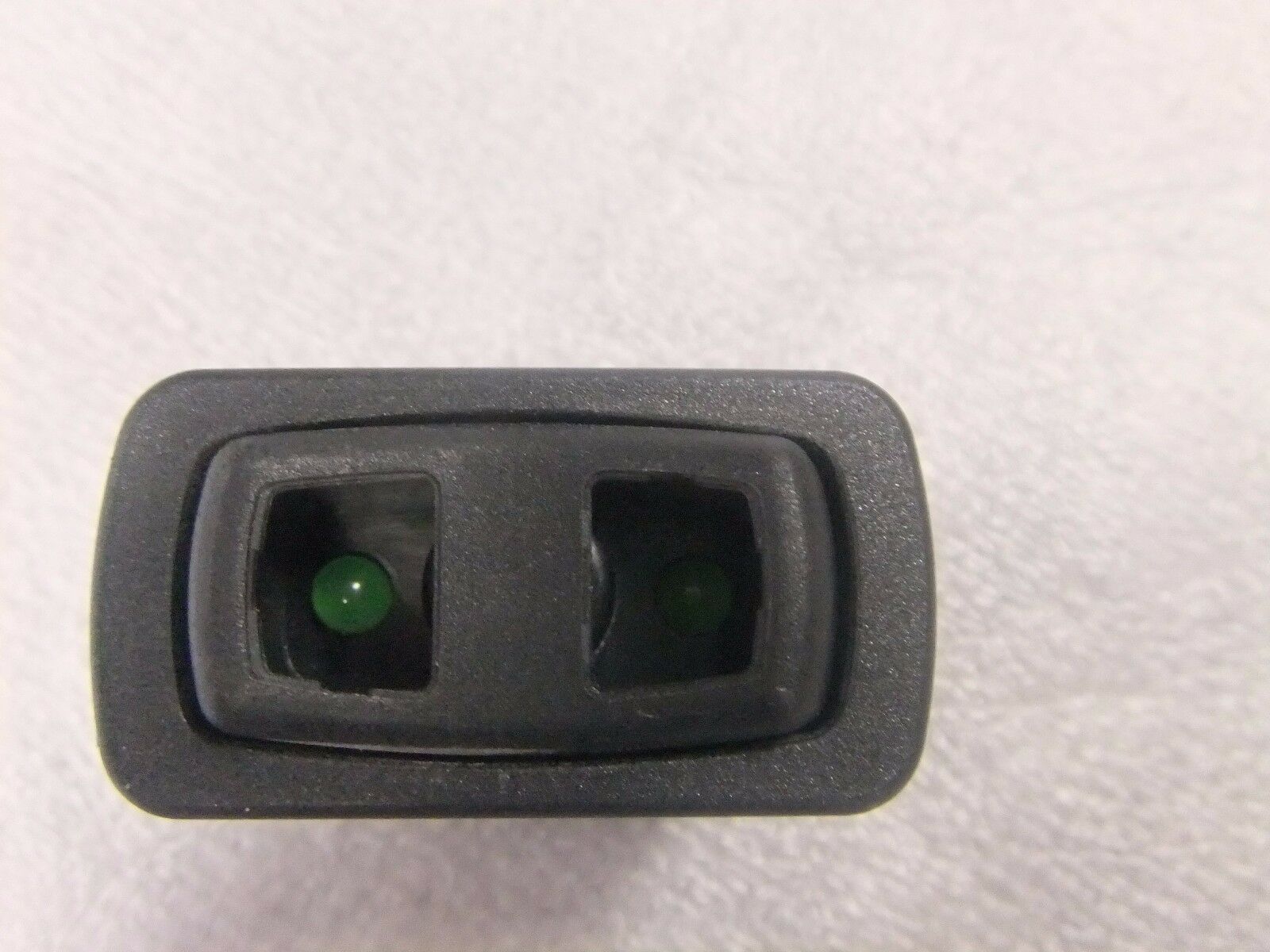 Freightliner Rocker Switch .4VA 28VDC Resistive--12V Lamp--P/N  A06-86377-303 (3939721904214)