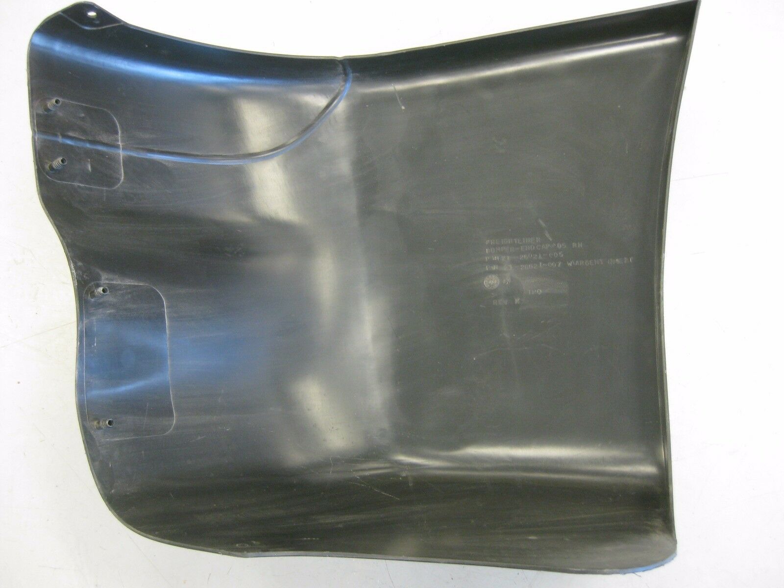 Freightliner Columbia Bumper End Cap Plastic RH Passenger Side 21-26021-005/-007 (3939548823638)