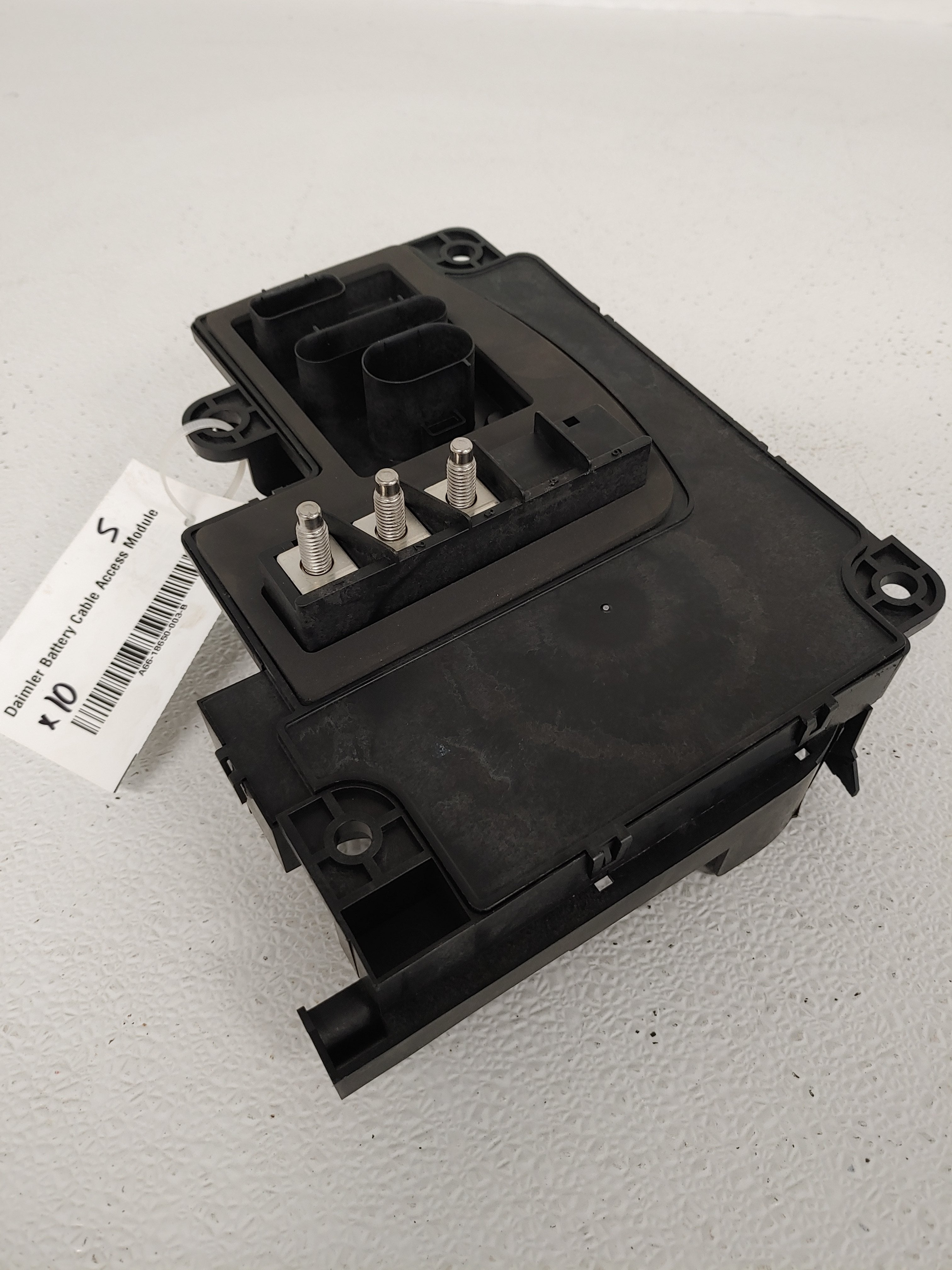 Damaged Daimler Battery Cable Access Module - P/N: A66-18650-003 (6832943300694)