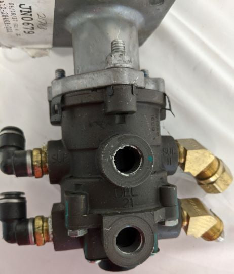 Used Wabco Freightliner Foot Brake Valve - P/N: 961 899 218 0, A12-28399-001 (6725543166038)