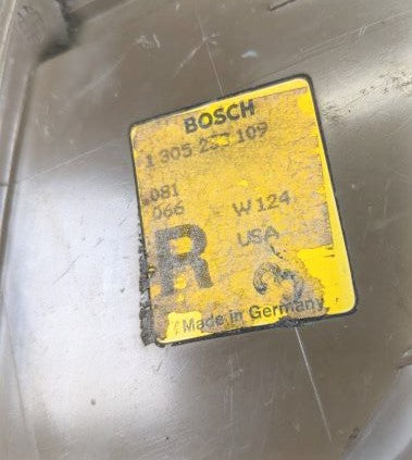 Damaged Bosch RH Turn Signal/Marker Light Lens/Housing - P/N  1 305 233 109 (6772881490006)
