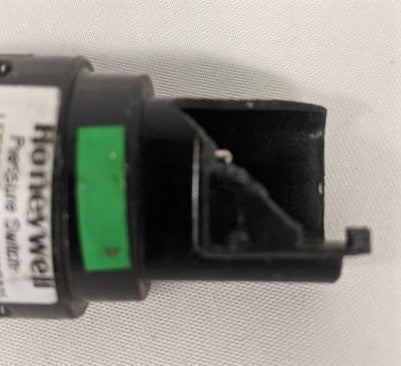 Damaged/Used Freightliner  Honeywell Pressure Switch - PN  12-26770-000 (6566977142870)