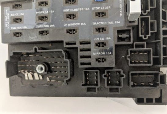 Damaged Freightliner Cascadia Power Distribution Module - P/N  A06-33254-001 (6595141402710)