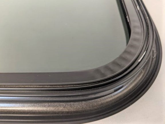 Freightliner Condo Roof Top Window w/o Retainer (6612610744406)