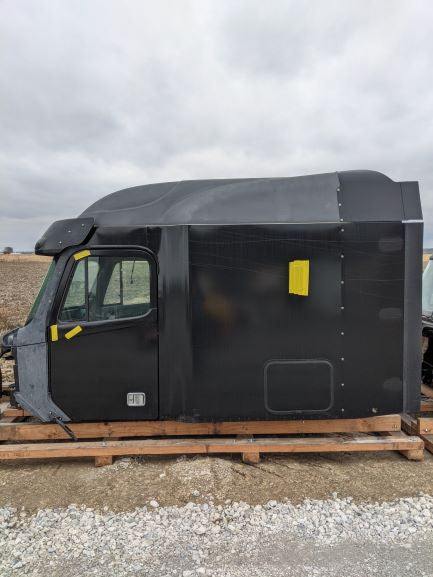 Used Columbia/Colonado Shell w/ Glass 70" Mid Roof (6825457582166)