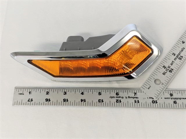 Damaged Freightliner LH Amber Turn Signal Lamp - P/N  A66-01174-000 (8245417640252)