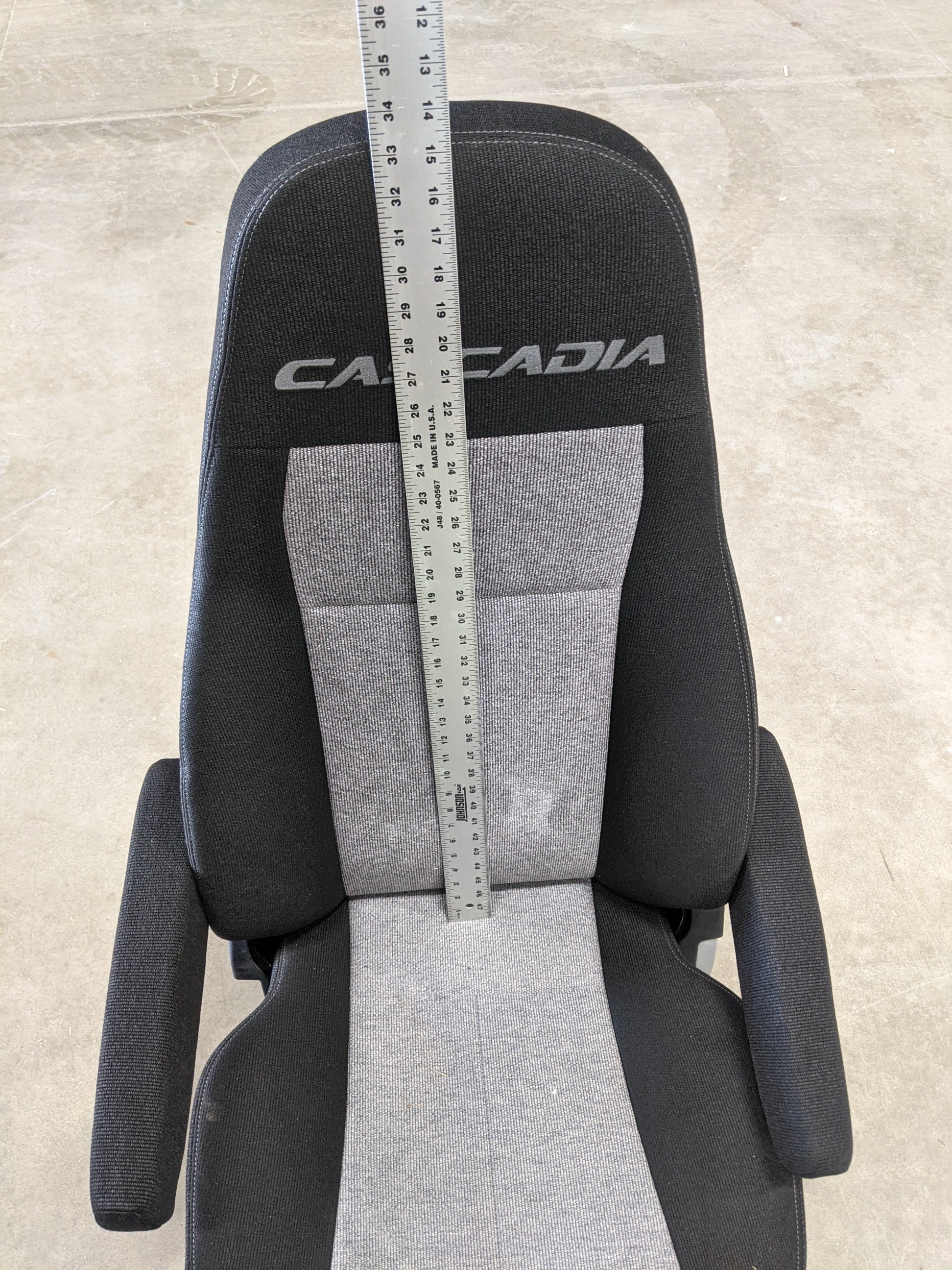 Used Freightliner Cascadia Gray & Black Air Ride Driver Seat - P/N: C27-00099-301 (8260686807356)