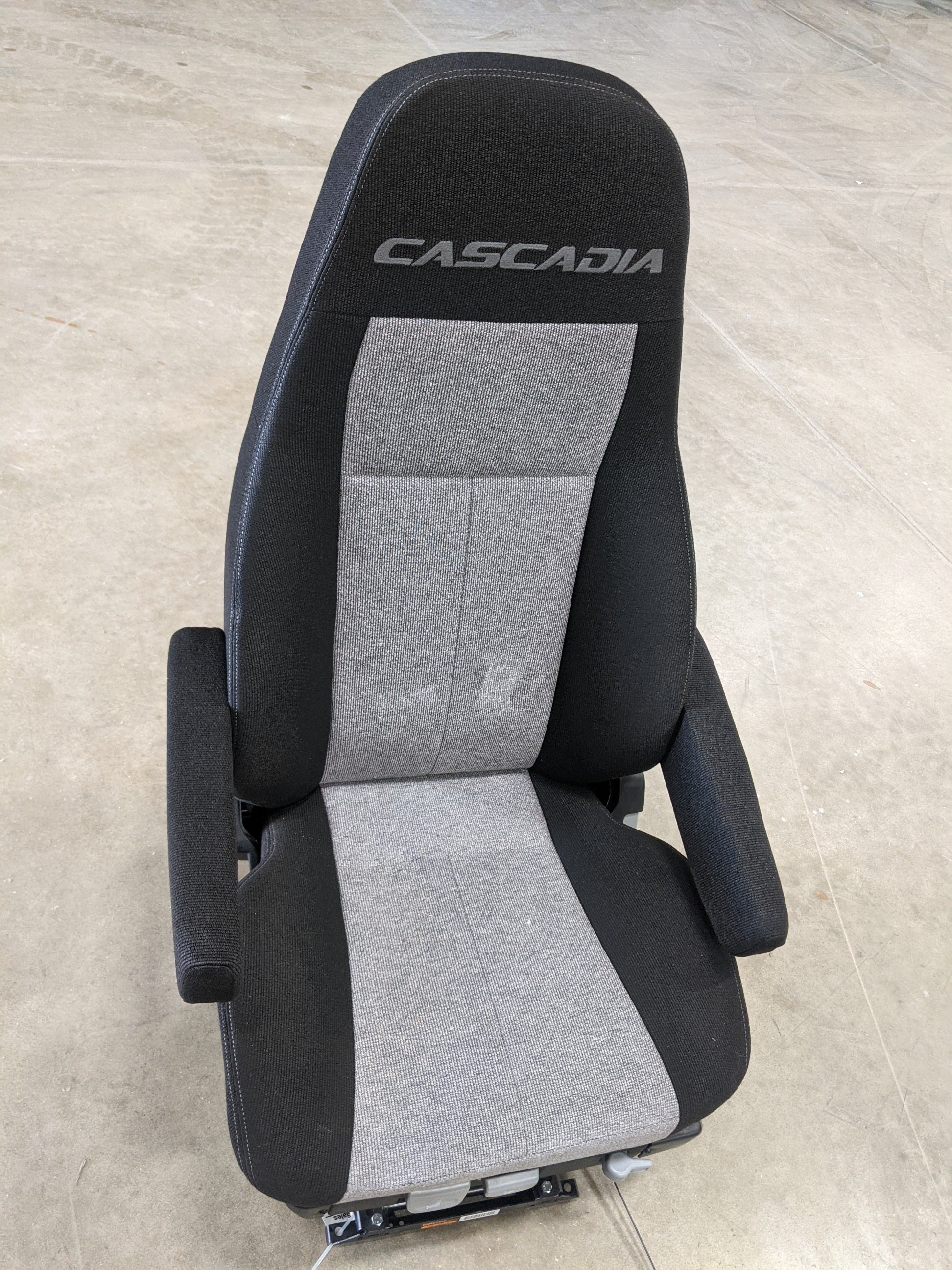 Used Freightliner Cascadia Gray & Black Air Ride Driver Seat - P/N: C27-00099-301 (8260686807356)