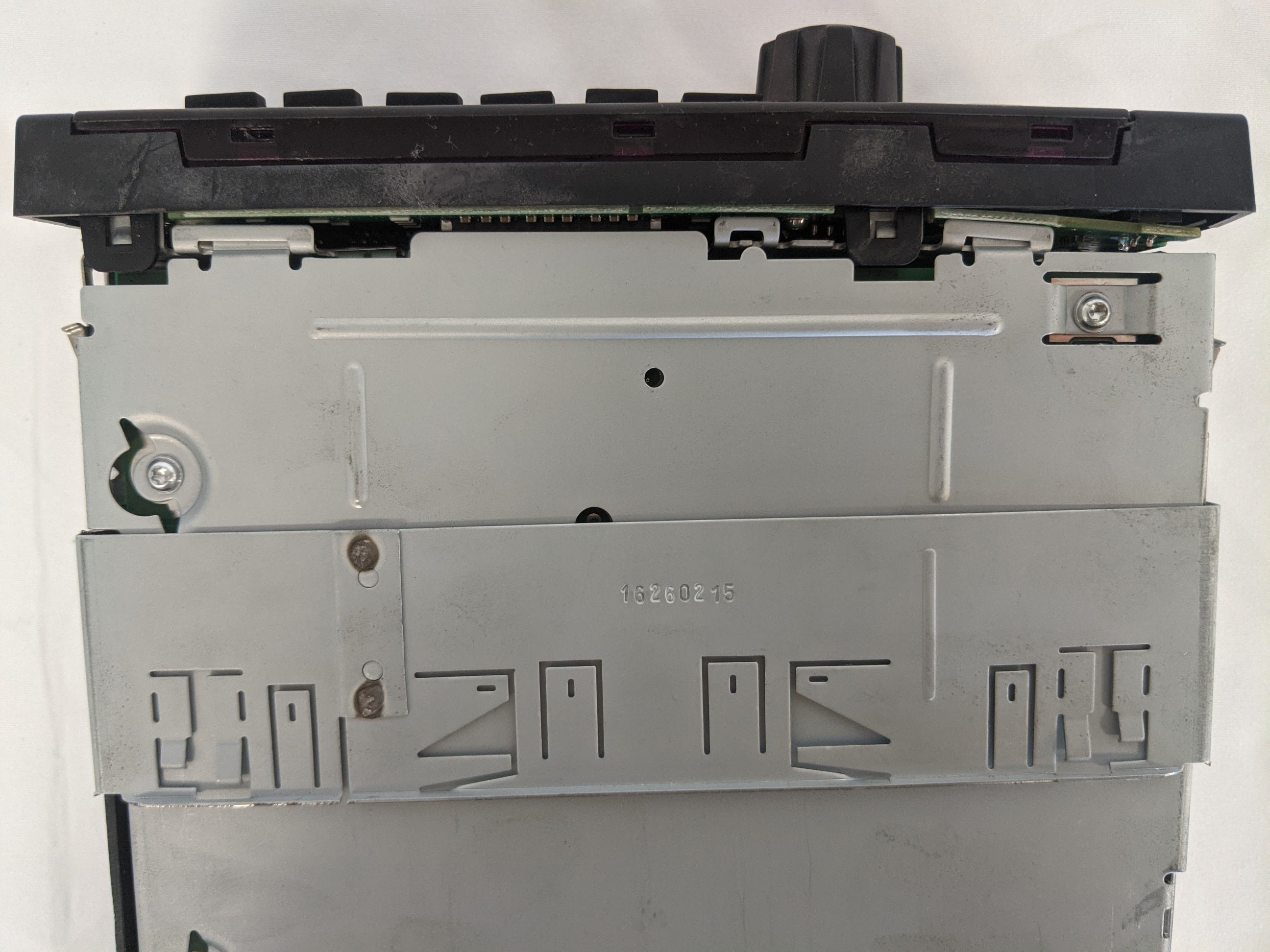 Damaged Delphi DEA540 Radio - P/N: A22-77380-001 (8272940040508)