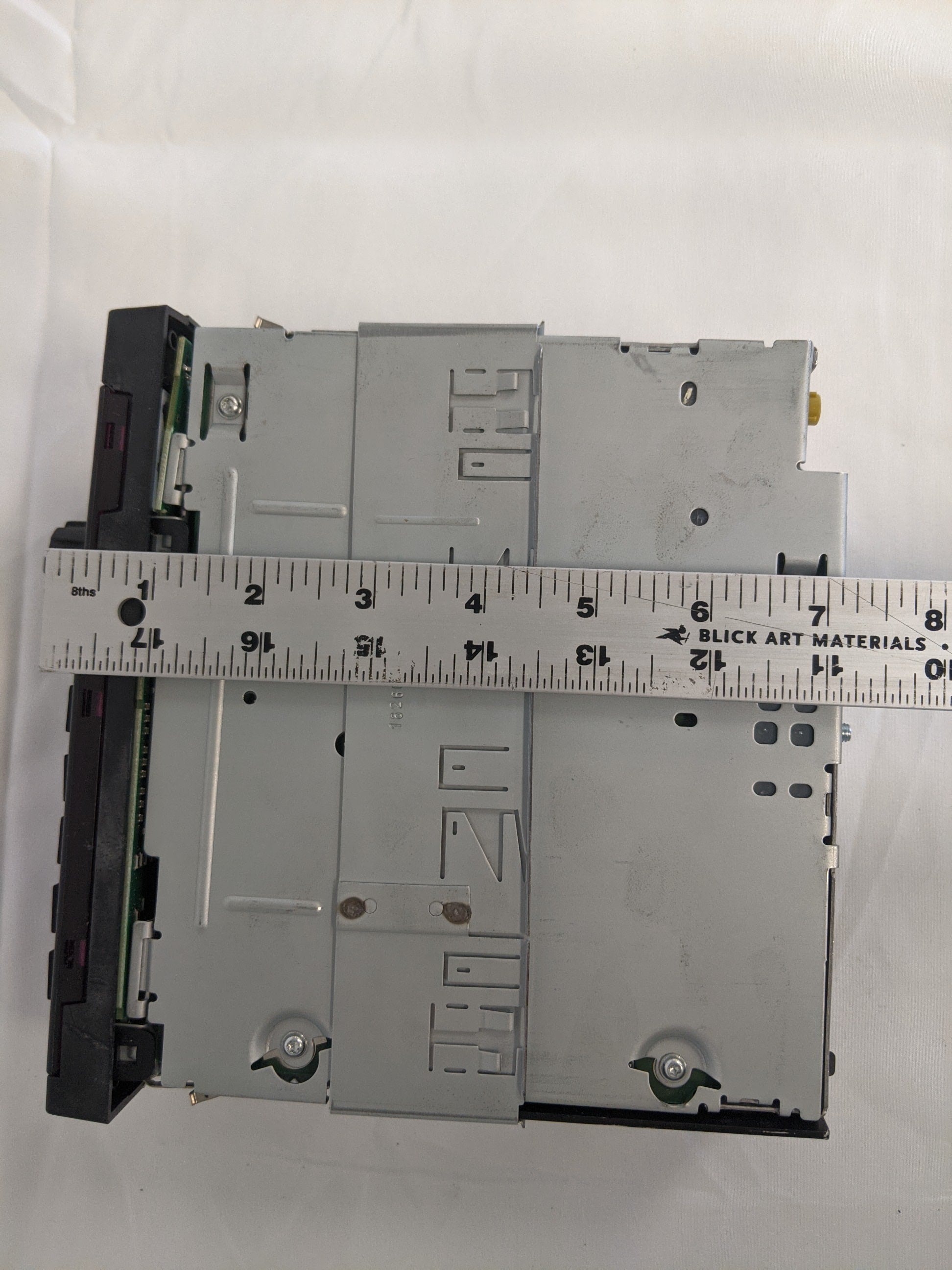 Damaged Delphi DEA540 Radio - P/N: A22-77380-001 (8272940040508)