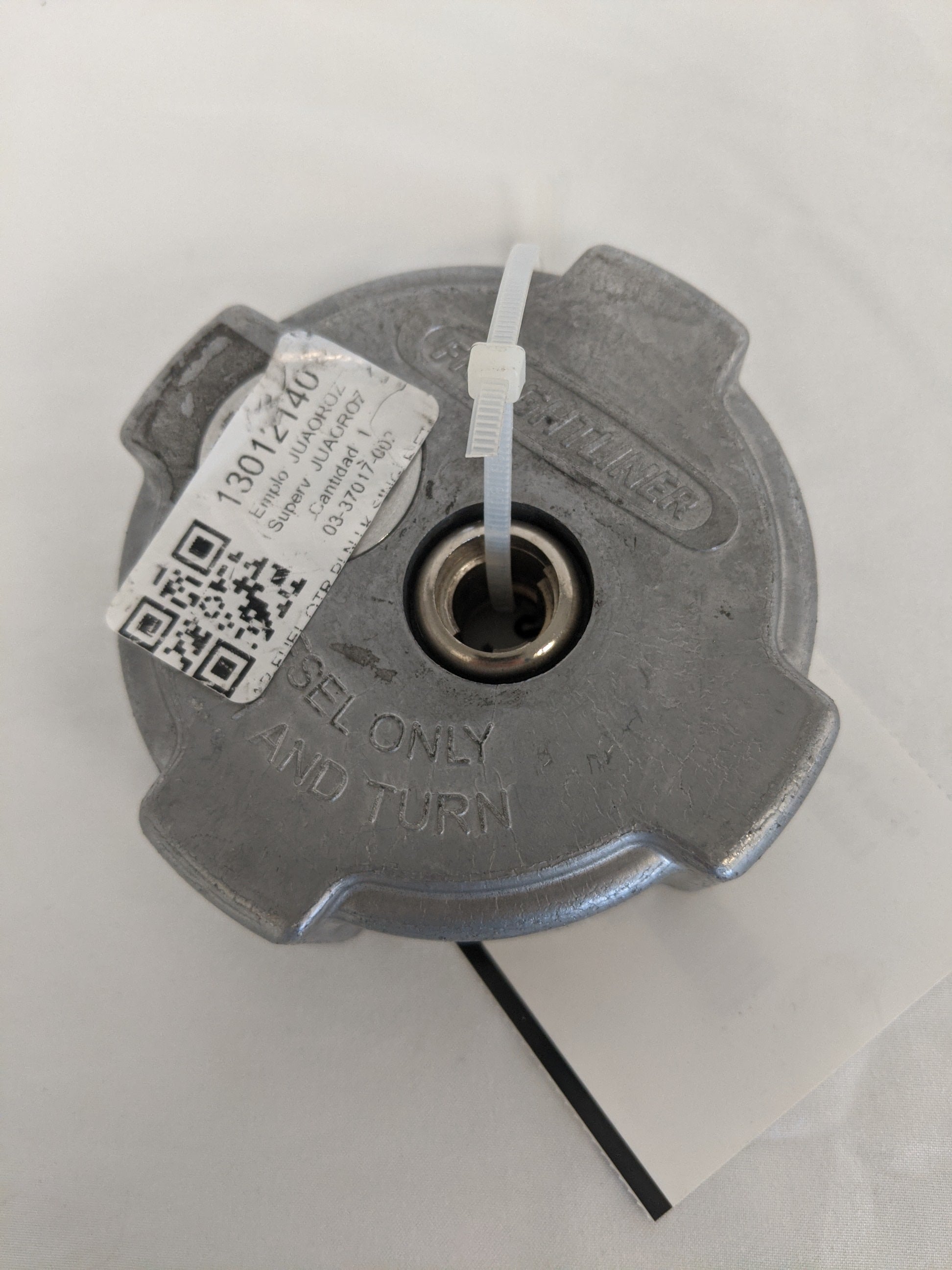 Freightliner Locking ¼ Turn Fuel Tank Cap - P/N: 03-37017-002
