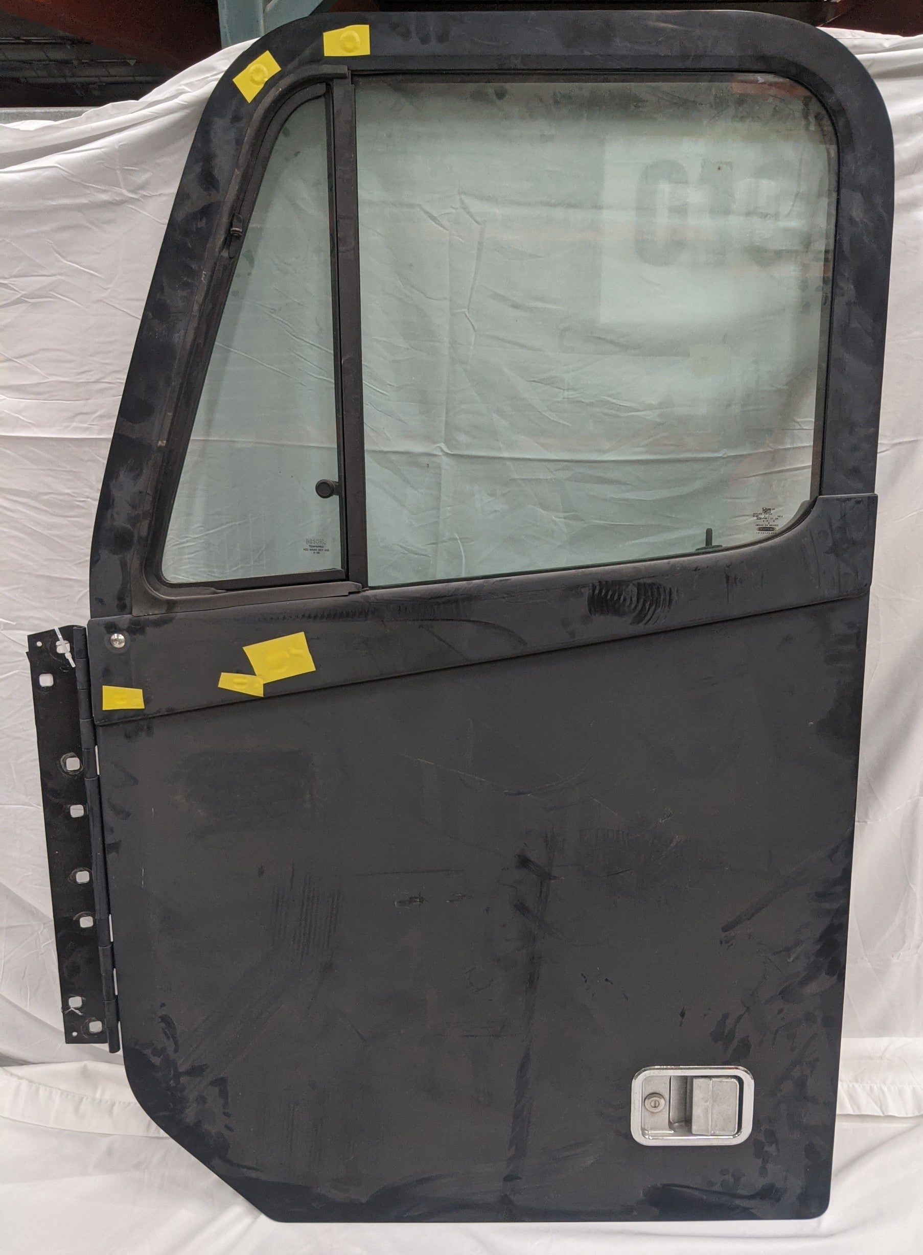 Used Freightliner Columbia/Coronado  LH Door Assembly - P/N: A18-52476-015 (8279299719484)